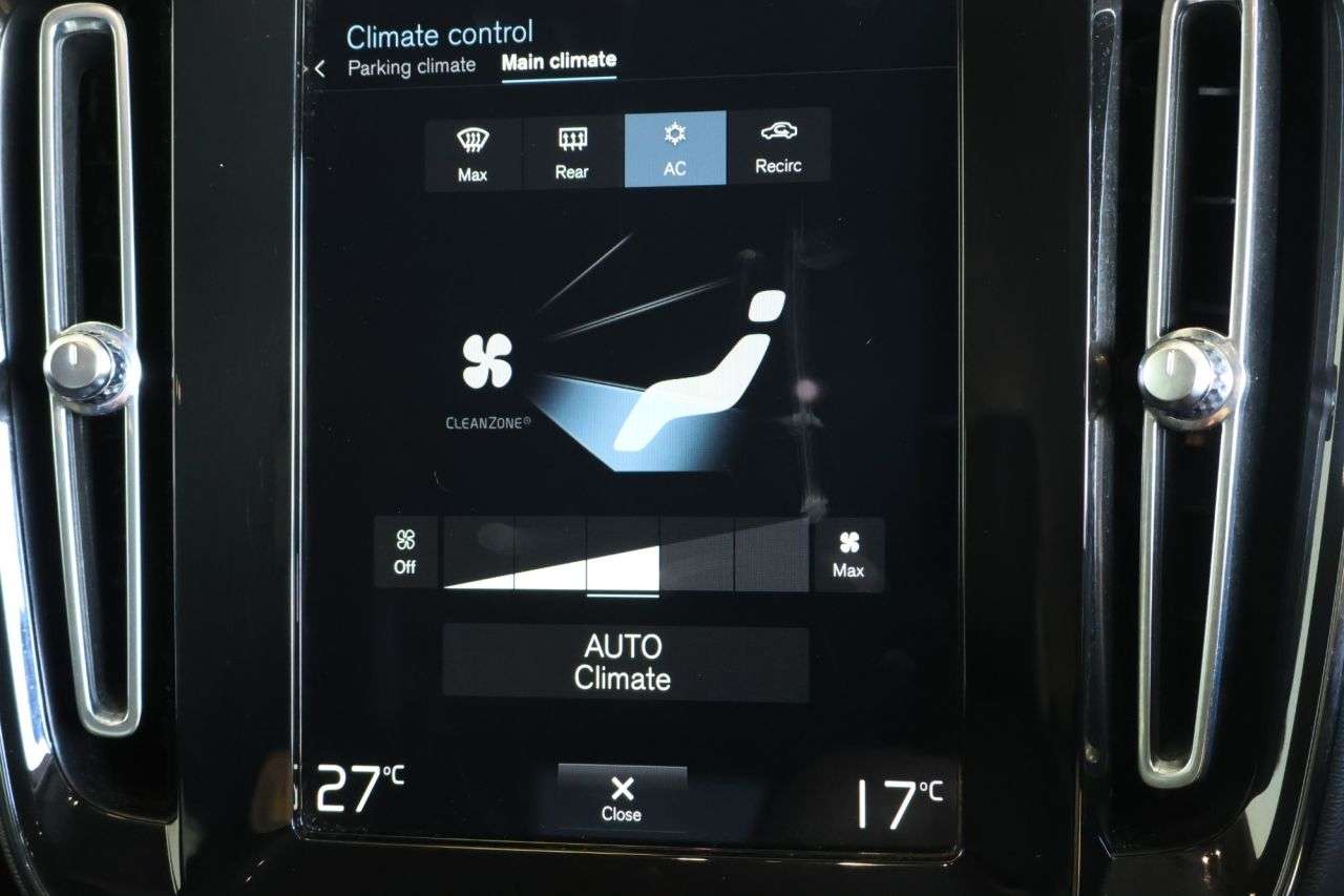 2021 VOLVO XC40 2021 VOLVO XC40