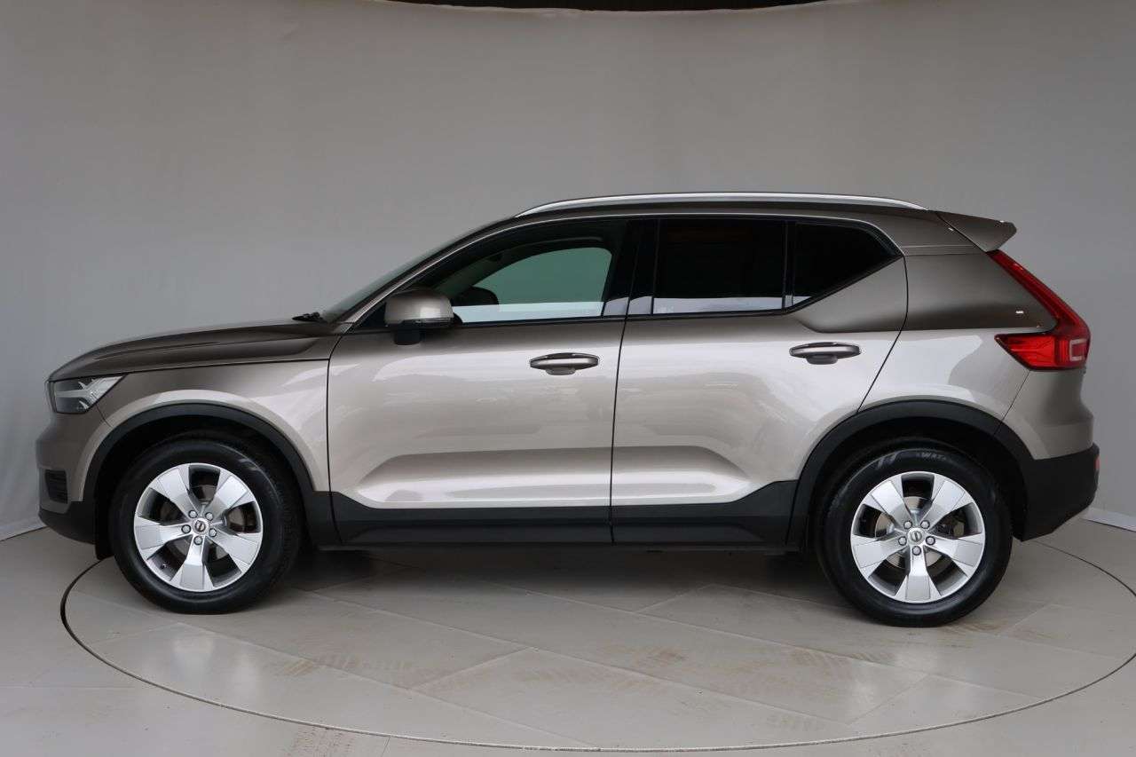 2021 VOLVO XC40 2021 VOLVO XC40