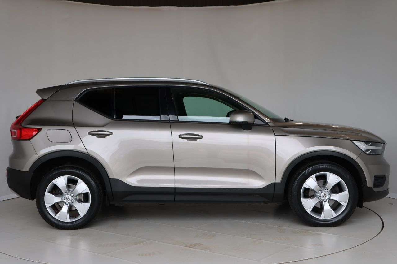 A 2021 VOLVO XC40 1.5 T3 Momentum SUV 5dr Petrol Manual Euro 6 (s/s) (163 ps) FREE DELIVERY W A 2021 VOLVO XC40 1.5 T3 Momentum SUV 5dr Petrol Manual Euro 6 (s/s) (163 ps) FREE DELIVERY W