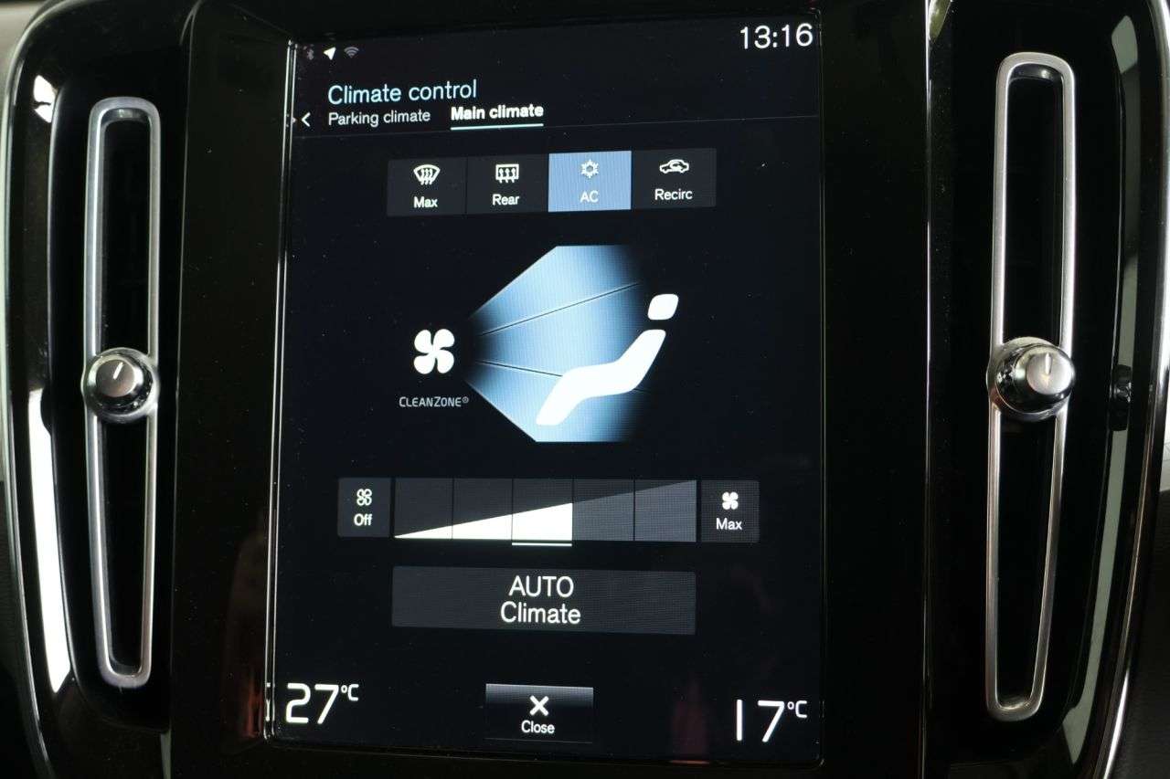 2021 VOLVO XC40 2021 VOLVO XC40