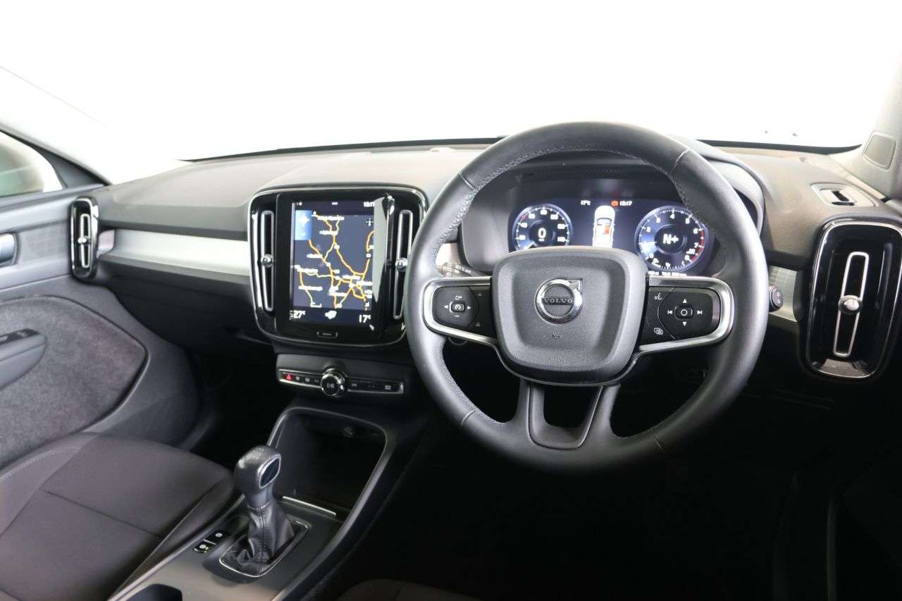 2021 VOLVO XC40 2021 VOLVO XC40