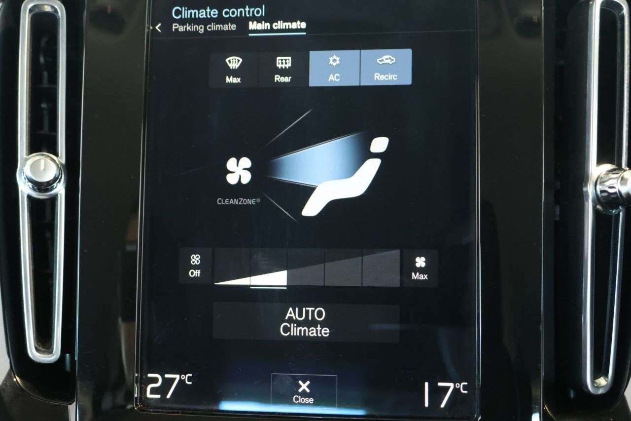 2022 VOLVO XC40 2022 VOLVO XC40