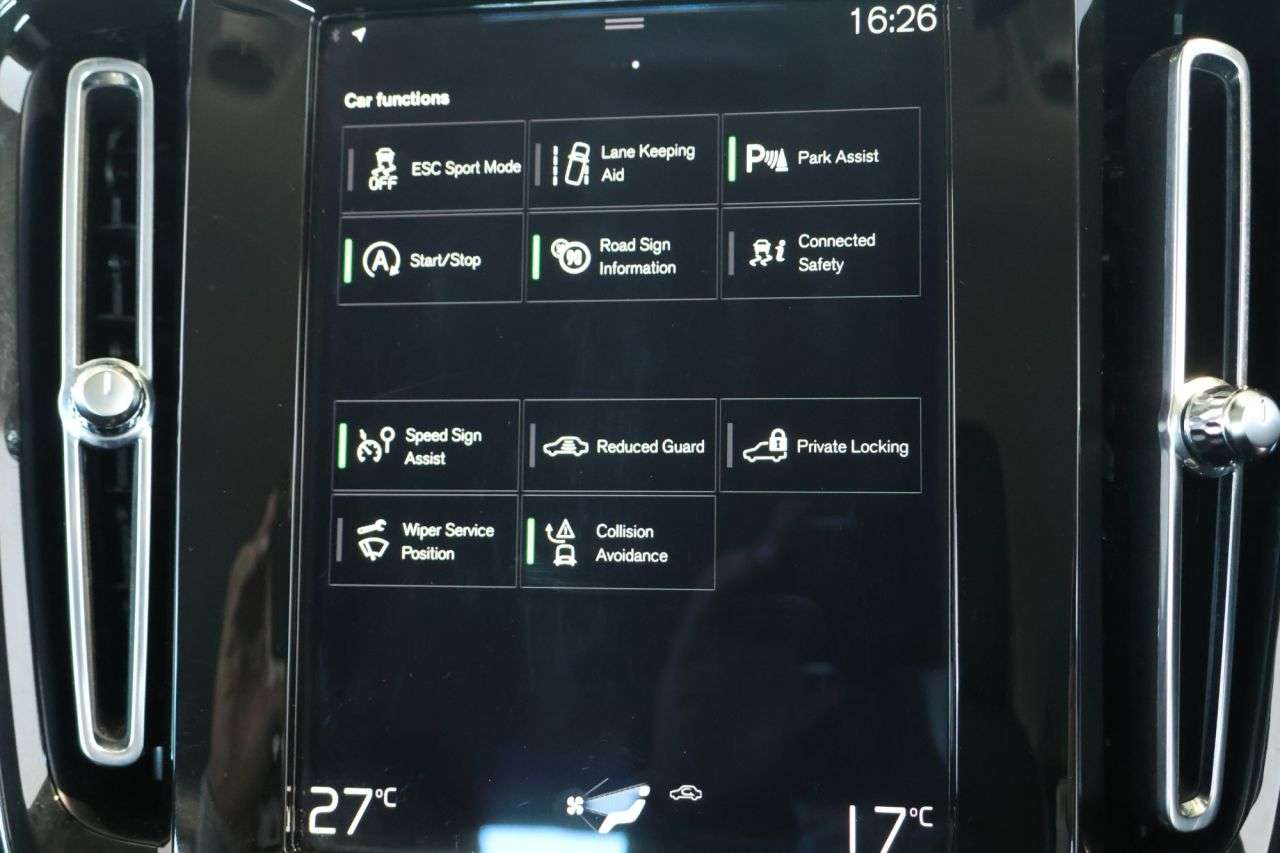 2022 VOLVO XC40 2022 VOLVO XC40