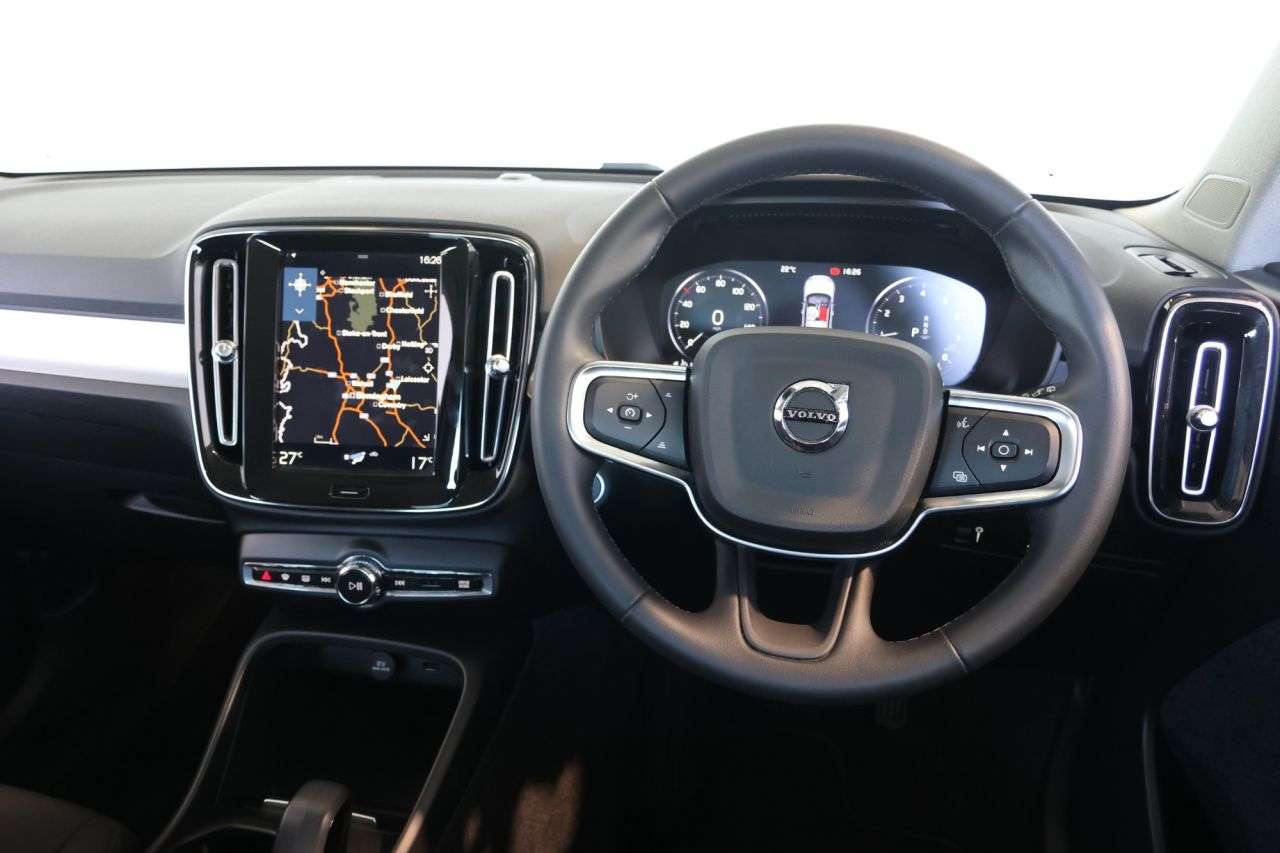 2022 VOLVO XC40 2022 VOLVO XC40