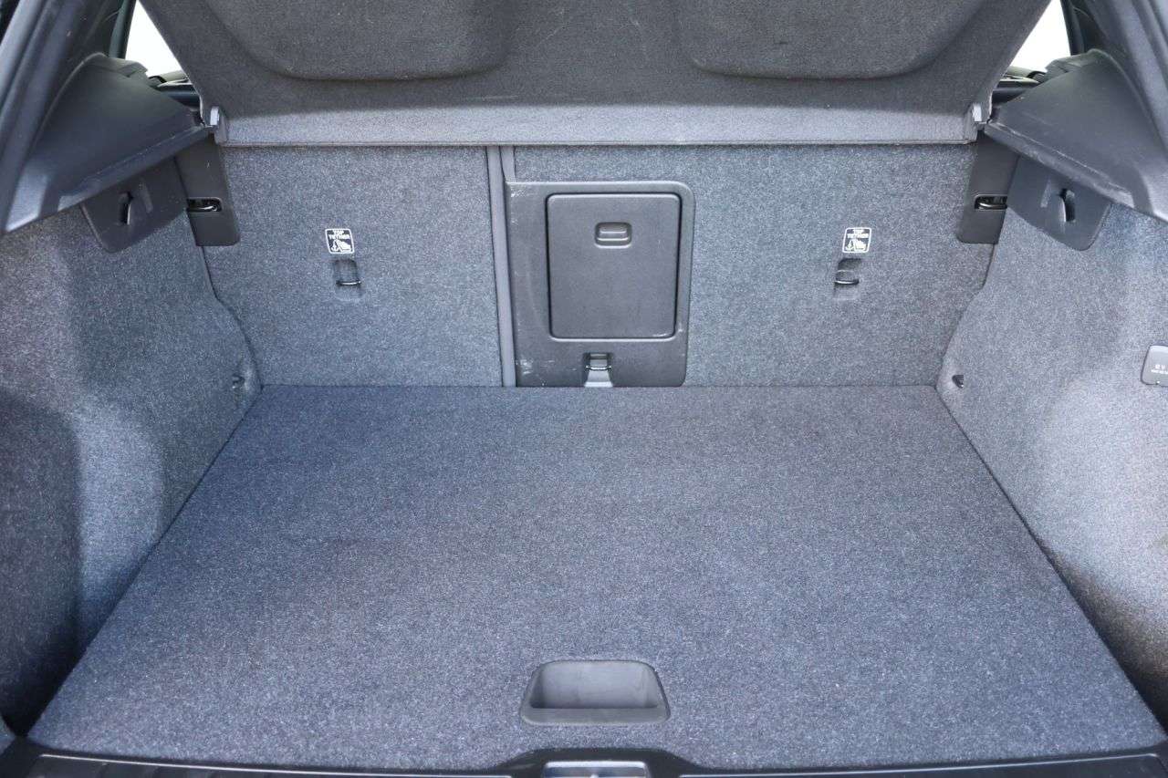 2022 VOLVO XC40 2022 VOLVO XC40