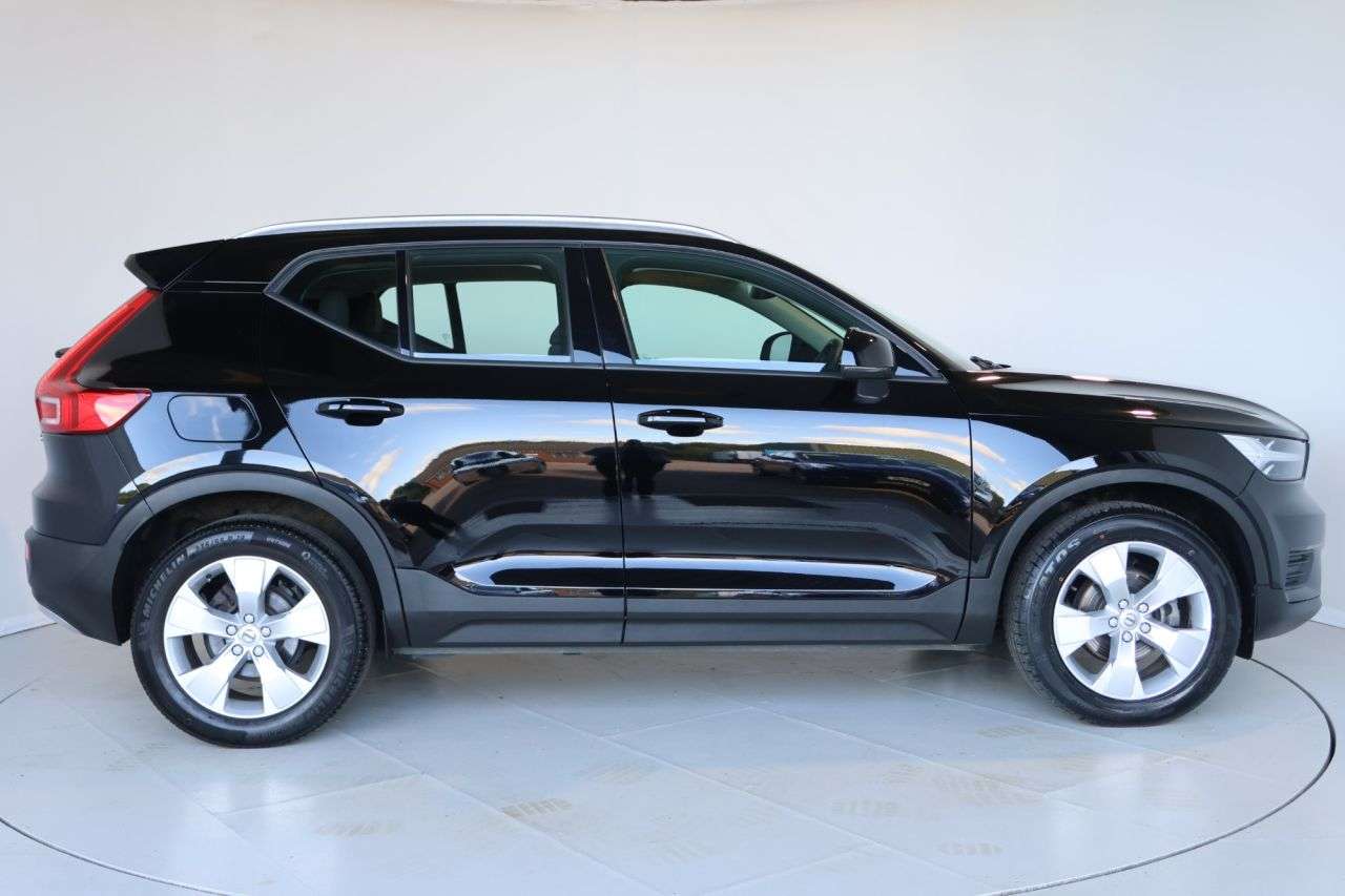 A 2022 VOLVO XC40 1.5 T3 Momentum SUV 5dr Petrol Auto Euro 6 (s/s) (163 ps) FULL SERVICE HIST A 2022 VOLVO XC40 1.5 T3 Momentum SUV 5dr Petrol Auto Euro 6 (s/s) (163 ps) FULL SERVICE HIST