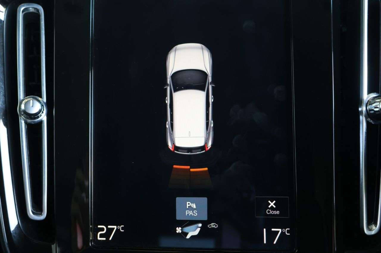 2022 VOLVO XC40 2022 VOLVO XC40