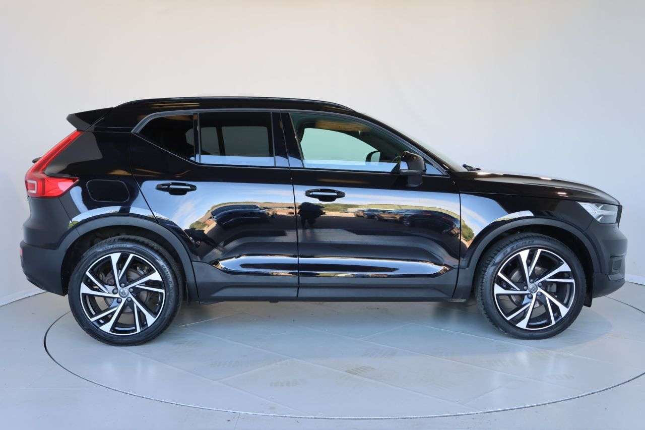A 2021 VOLVO XC40 1.5 T3 R-Design Pro SUV 5dr Petrol Manual Euro 6 (s/s) (163 ps) FULL SERVIC A 2021 VOLVO XC40 1.5 T3 R-Design Pro SUV 5dr Petrol Manual Euro 6 (s/s) (163 ps) FULL SERVIC