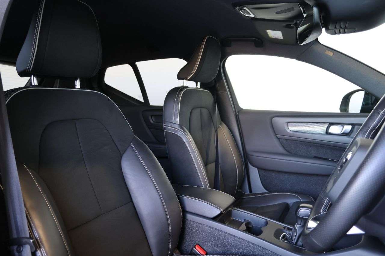 2021 VOLVO XC40 2021 VOLVO XC40