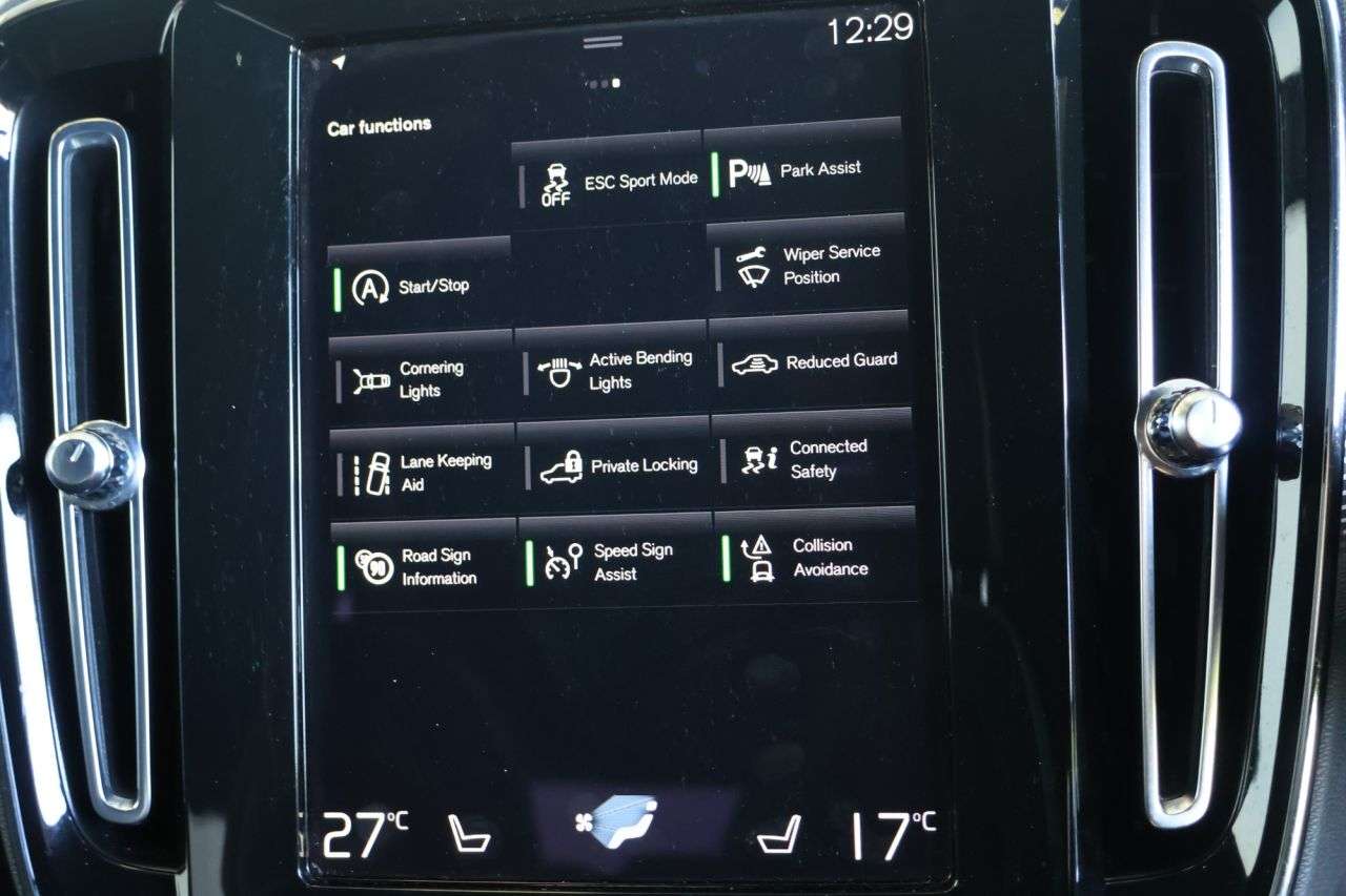 2021 VOLVO XC40 2021 VOLVO XC40