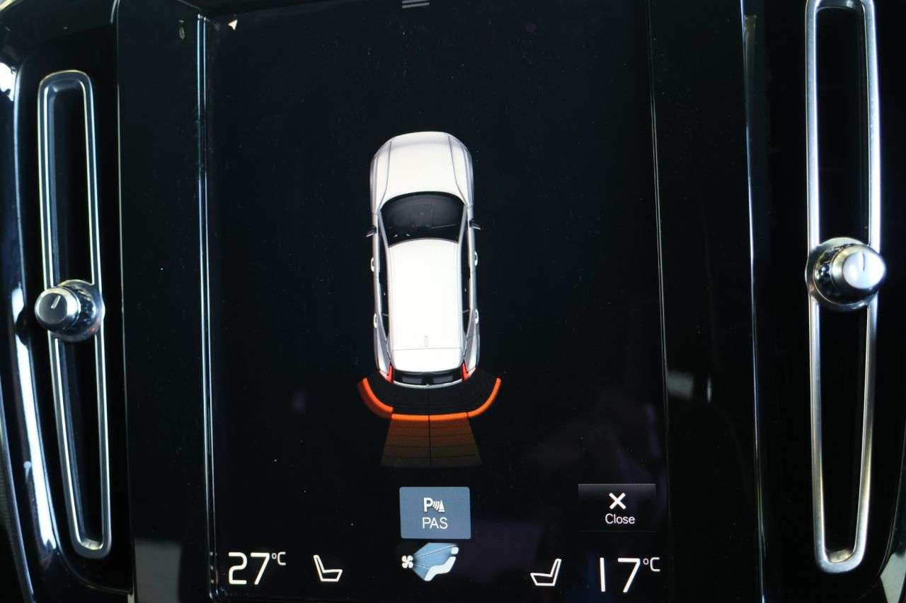 2021 VOLVO XC40 2021 VOLVO XC40