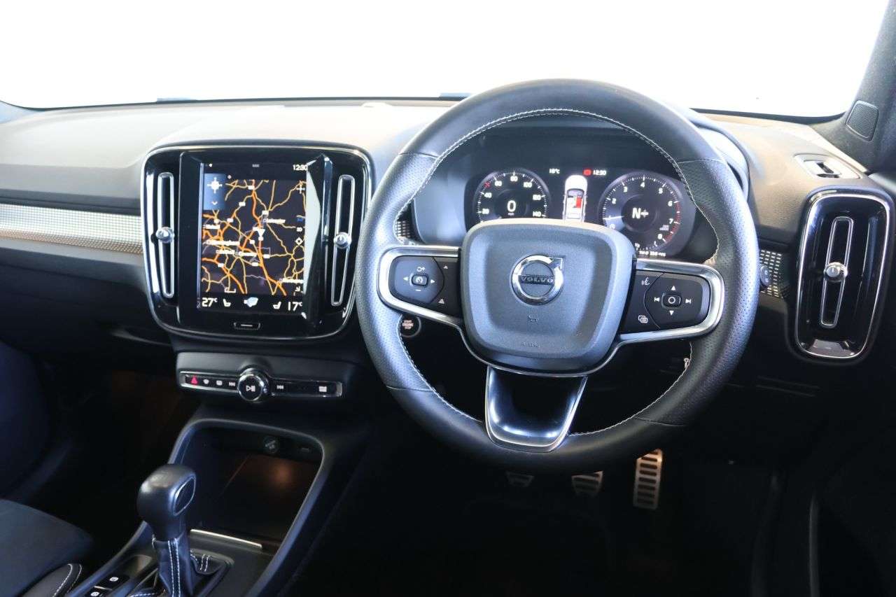 2021 VOLVO XC40 2021 VOLVO XC40