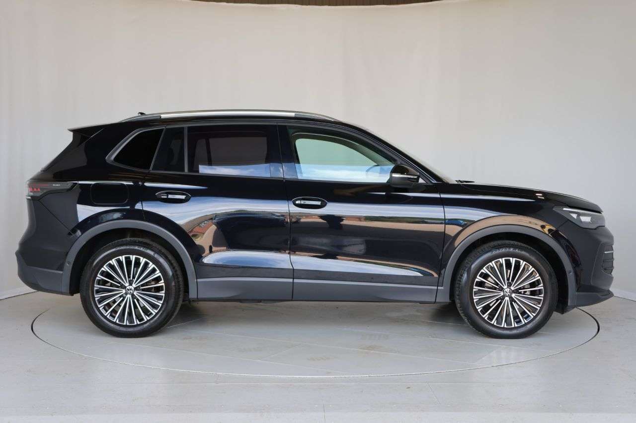 A 2024 VOLKSWAGEN TIGUAN 1.5 eTSI MHEV Match SUV 5dr Petrol Hybrid DSG Euro 6 (s/s) (150 ps) FULL VW A 2024 VOLKSWAGEN TIGUAN 1.5 eTSI MHEV Match SUV 5dr Petrol Hybrid DSG Euro 6 (s/s) (150 ps) FULL VW