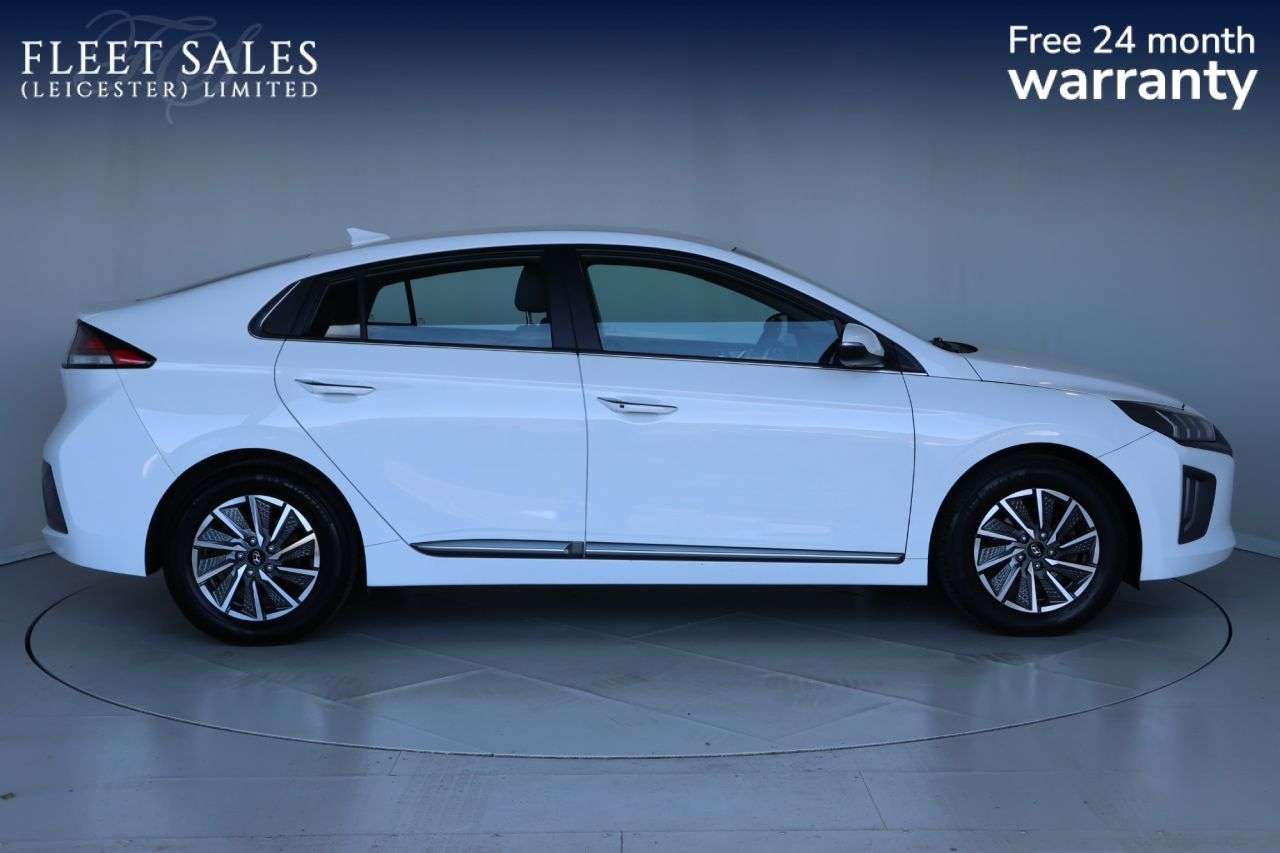 A 2021 HYUNDAI IONIQ 38.3kWh Premium Hatchback 5dr Electric Auto (136 ps) HEATED STEERING WHEEL A 2021 HYUNDAI IONIQ 38.3kWh Premium Hatchback 5dr Electric Auto (136 ps) HEATED STEERING WHEEL