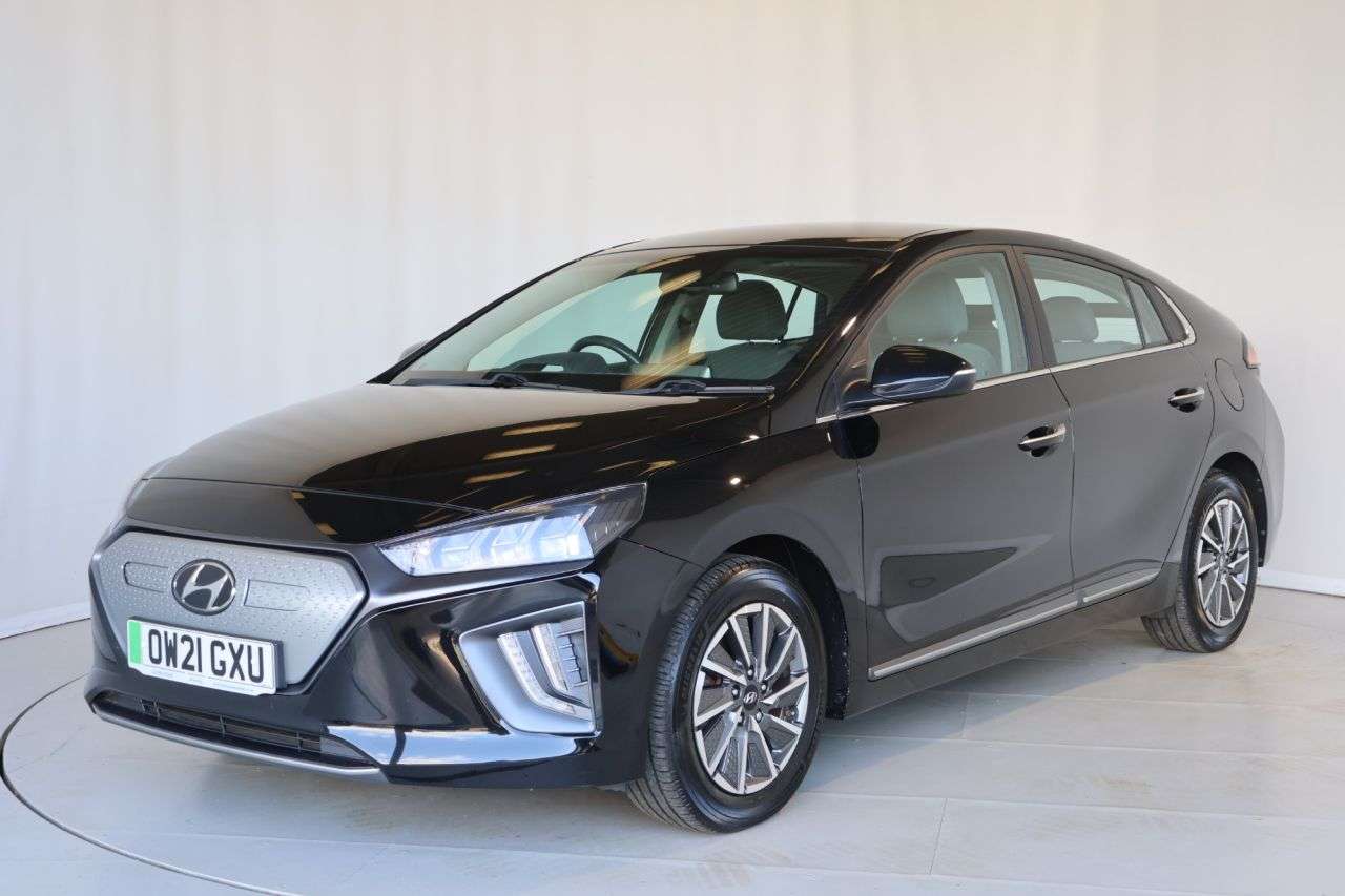 A 2021 HYUNDAI IONIQ 38.3kWh Premium Hatchback 5dr Electric Auto (136 ps) HEATED STEERING WHEEL A 2021 HYUNDAI IONIQ 38.3kWh Premium Hatchback 5dr Electric Auto (136 ps) HEATED STEERING WHEEL