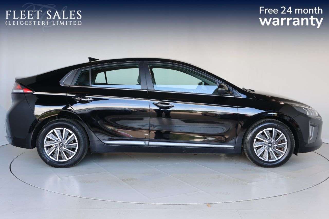 A 2021 HYUNDAI IONIQ 38.3kWh Premium Hatchback 5dr Electric Auto (136 ps) HEATED STEERING WHEEL A 2021 HYUNDAI IONIQ 38.3kWh Premium Hatchback 5dr Electric Auto (136 ps) HEATED STEERING WHEEL