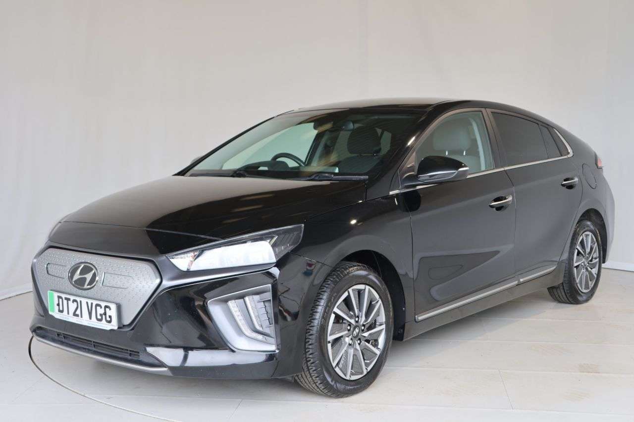 A 2021 HYUNDAI IONIQ 38.3kWh Premium Hatchback 5dr Electric Auto (136 ps) HEATED STEERING WHEEL A 2021 HYUNDAI IONIQ 38.3kWh Premium Hatchback 5dr Electric Auto (136 ps) HEATED STEERING WHEEL