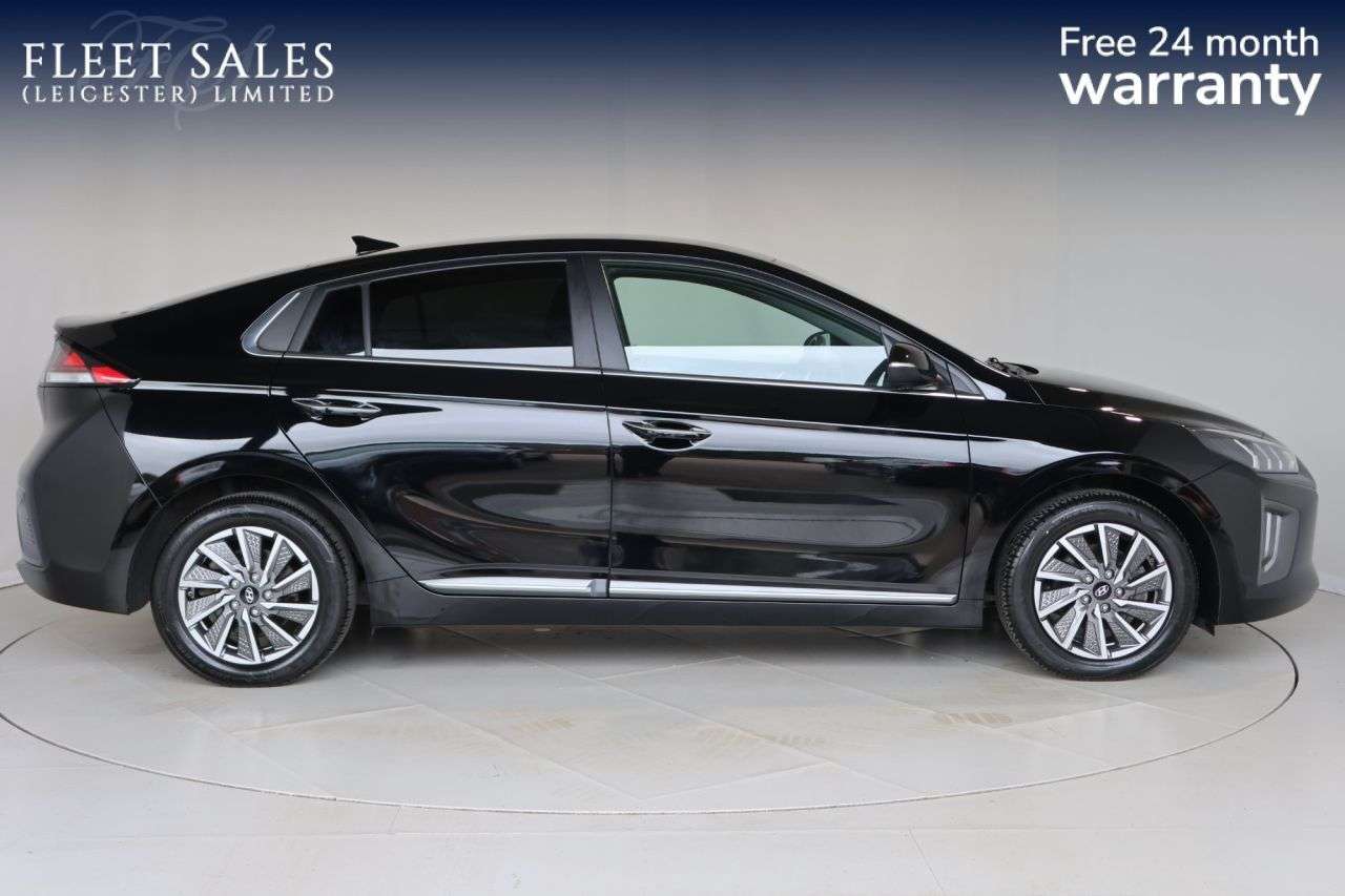 A 2021 HYUNDAI IONIQ 38.3kWh Premium Hatchback 5dr Electric Auto (136 ps) HEATED STEERING WHEEL A 2021 HYUNDAI IONIQ 38.3kWh Premium Hatchback 5dr Electric Auto (136 ps) HEATED STEERING WHEEL