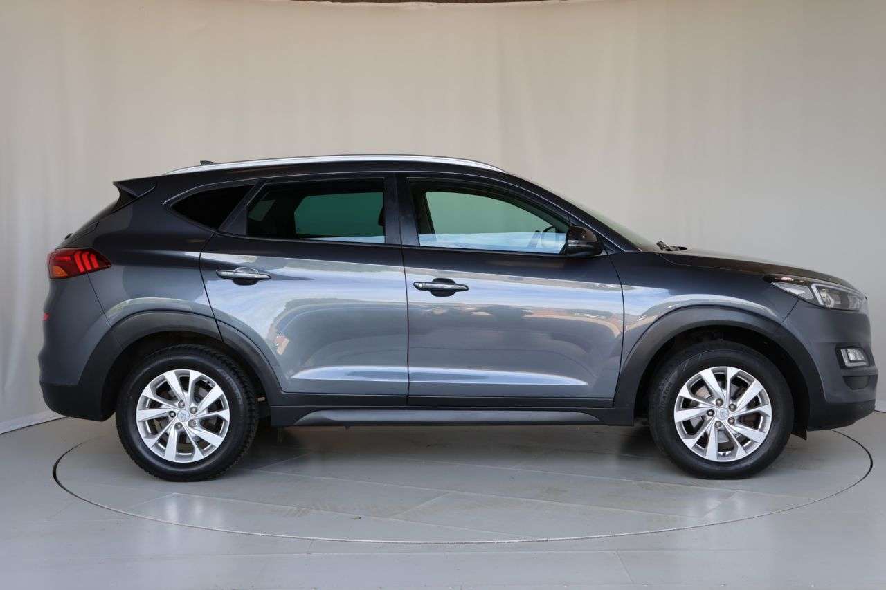 A 2019 HYUNDAI TUCSON 1.6 GDi SE Nav SUV 5dr Petrol Manual Euro 6 (s/s) (132 ps) FREE 12 MONTH WA A 2019 HYUNDAI TUCSON 1.6 GDi SE Nav SUV 5dr Petrol Manual Euro 6 (s/s) (132 ps) FREE 12 MONTH WA