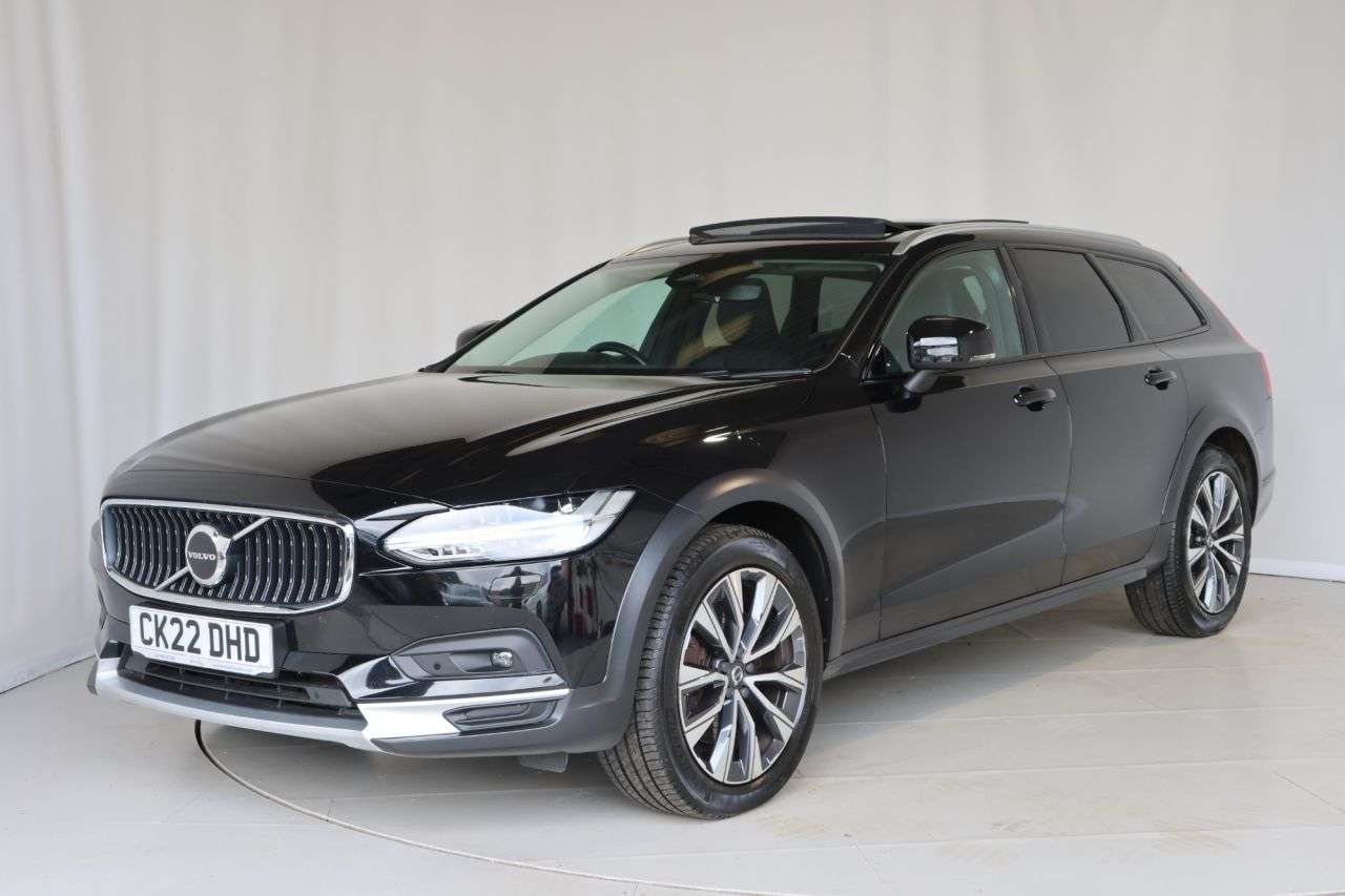 A 2022 VOLVO V90 CROSS COUNTRY 2.0 B5 MHEV Plus Estate 5dr Petrol Hybrid Auto AWD Euro 6 (s/s) (250 ps) HE A 2022 VOLVO V90 CROSS COUNTRY 2.0 B5 MHEV Plus Estate 5dr Petrol Hybrid Auto AWD Euro 6 (s/s) (250 ps) HE