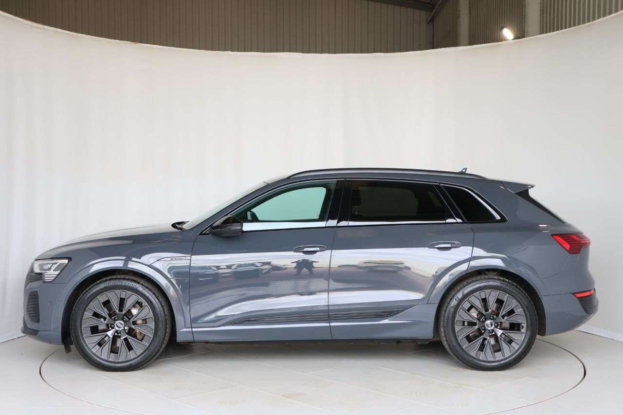 2023 AUDI Q8 E-TRON 2023 AUDI Q8 E-TRON