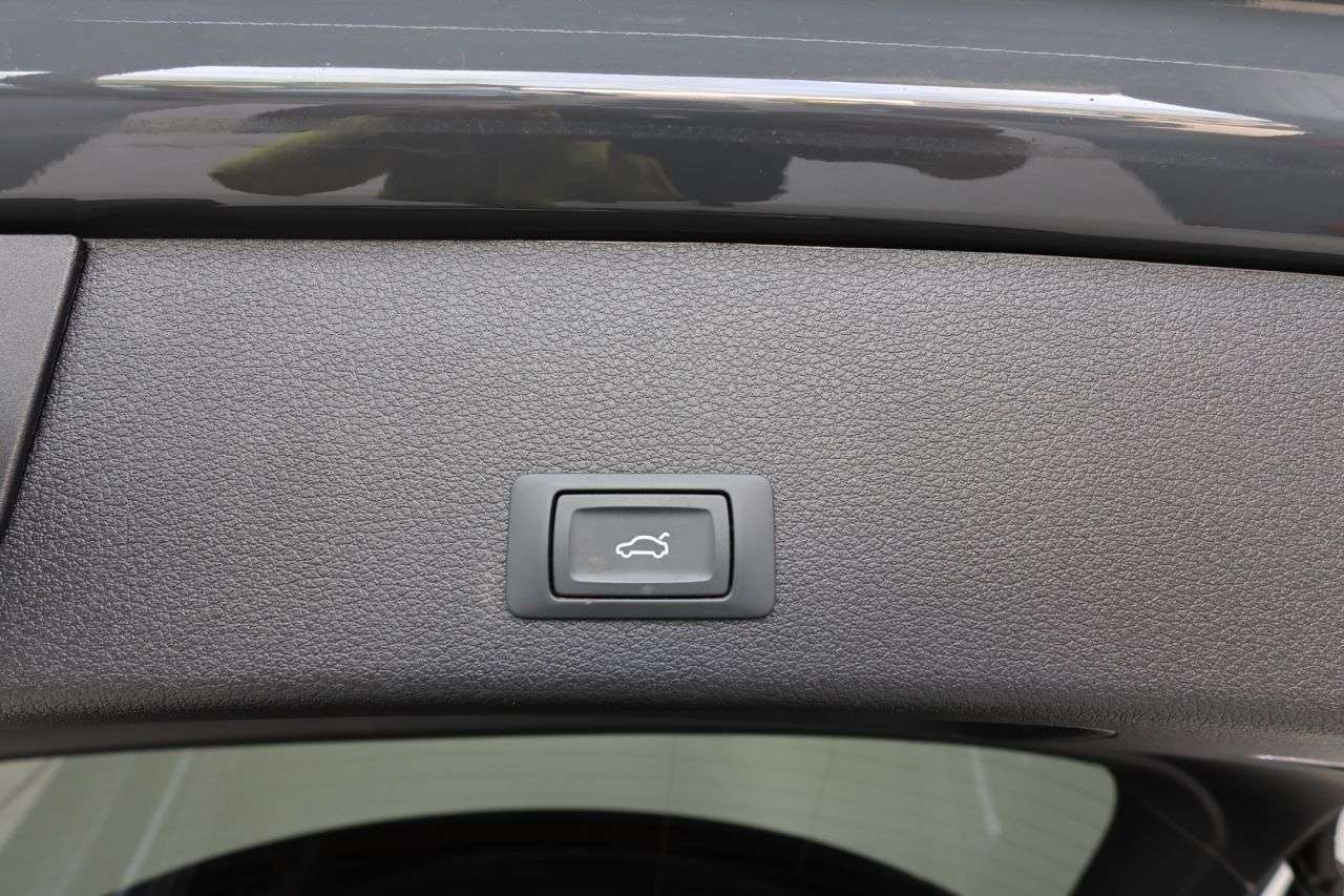 2023 AUDI Q8 E-TRON 2023 AUDI Q8 E-TRON