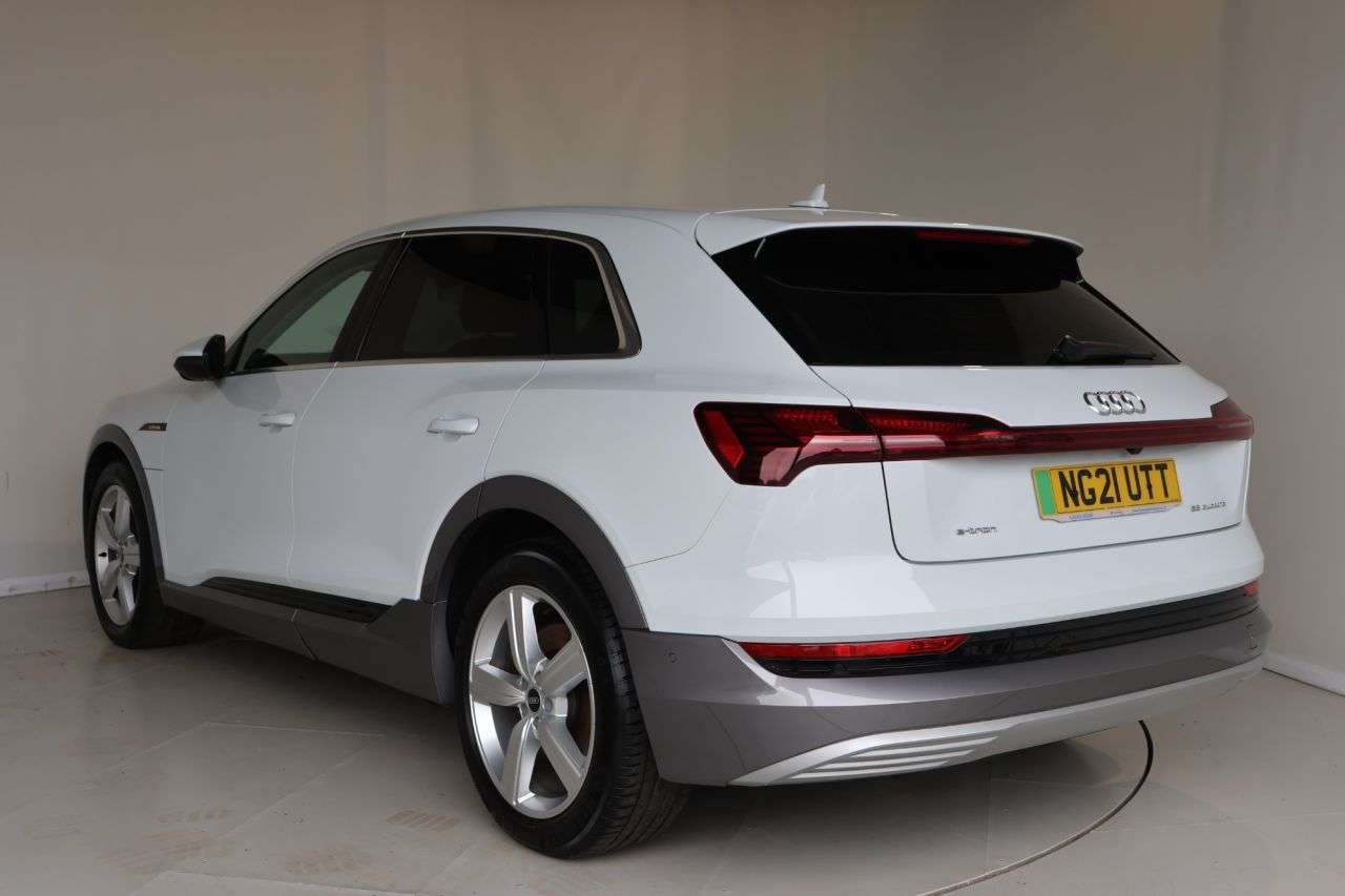 2021 AUDI E-TRON 2021 AUDI E-TRON