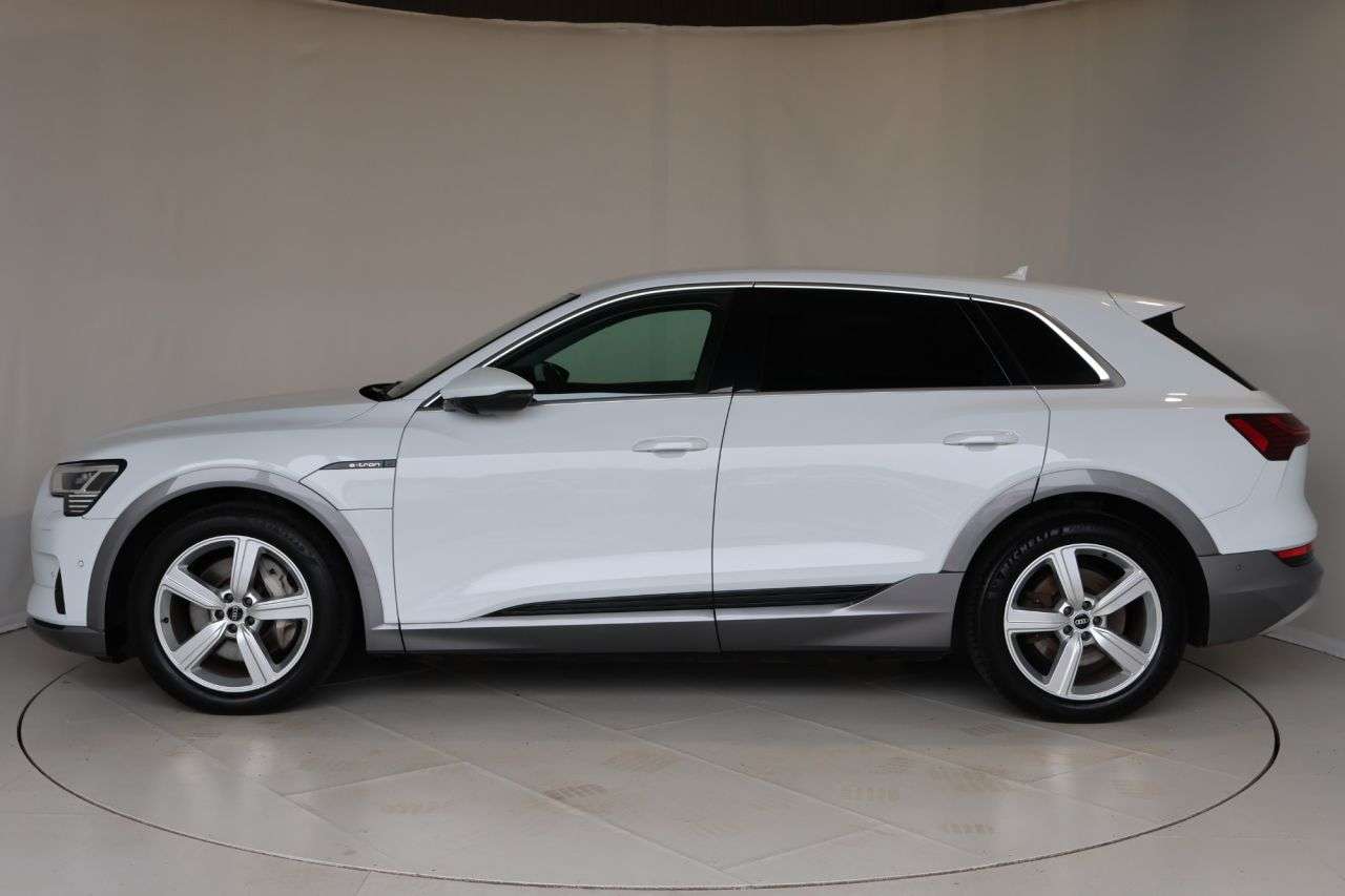 2021 AUDI E-TRON 2021 AUDI E-TRON