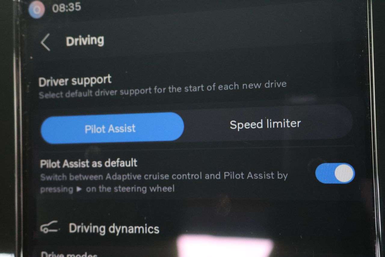 2023 VOLVO XC40 2023 VOLVO XC40