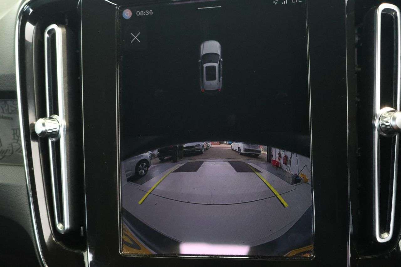 2023 VOLVO XC40 2023 VOLVO XC40