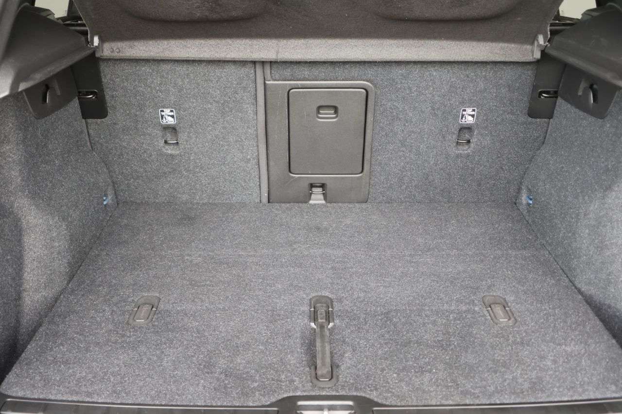2023 VOLVO XC40 2023 VOLVO XC40
