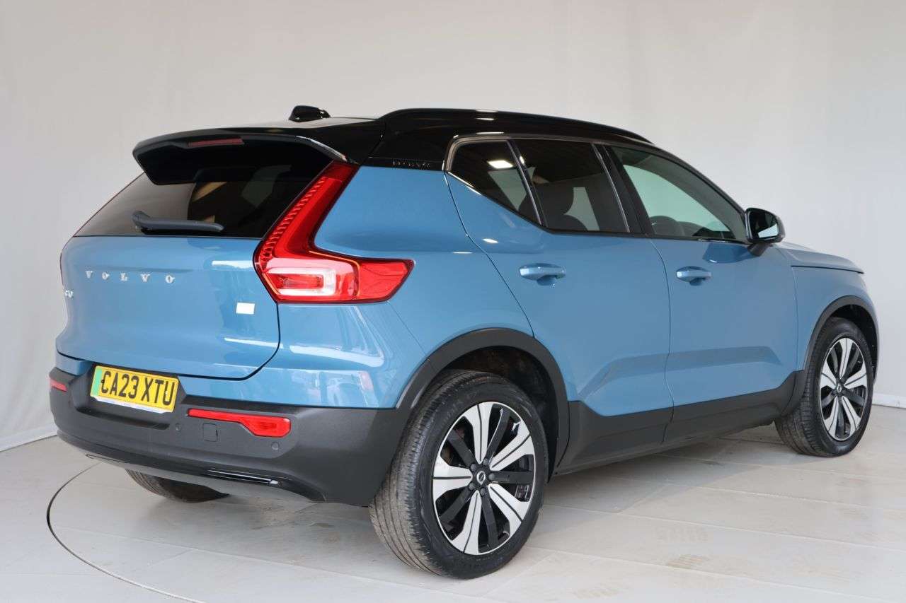2023 VOLVO XC40 2023 VOLVO XC40