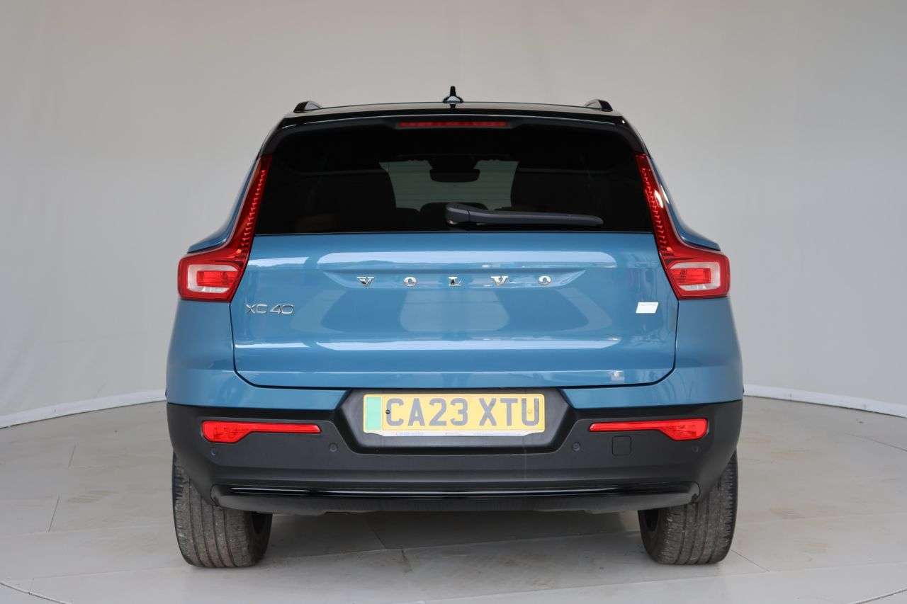 2023 VOLVO XC40 2023 VOLVO XC40