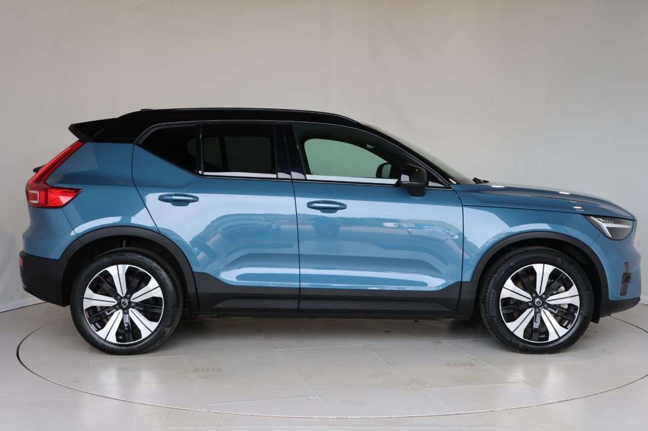 A 2023 VOLVO XC40 Recharge 69kWh Plus SUV 5dr Electric Auto (231 ps) HEATED STEERING WHEEL A 2023 VOLVO XC40 Recharge 69kWh Plus SUV 5dr Electric Auto (231 ps) HEATED STEERING WHEEL