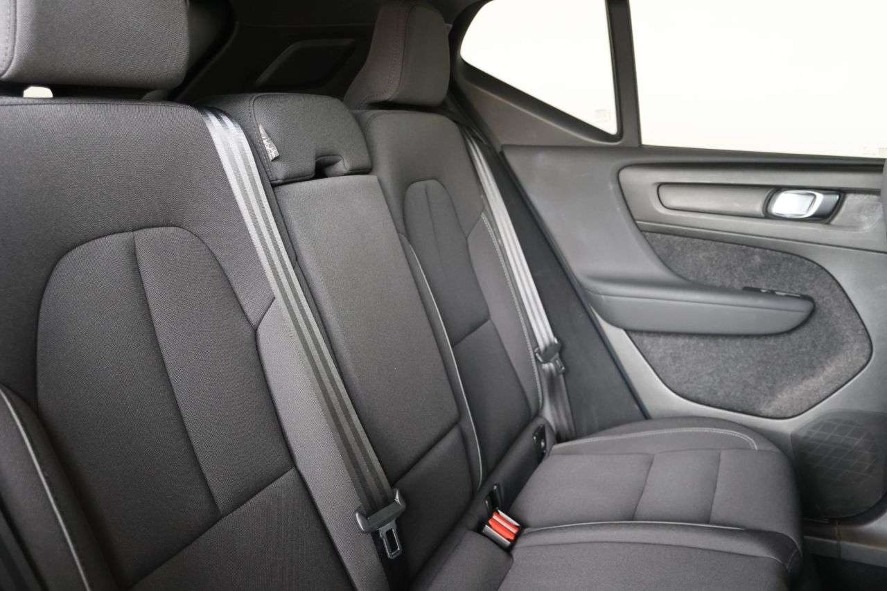 2023 VOLVO XC40 2023 VOLVO XC40