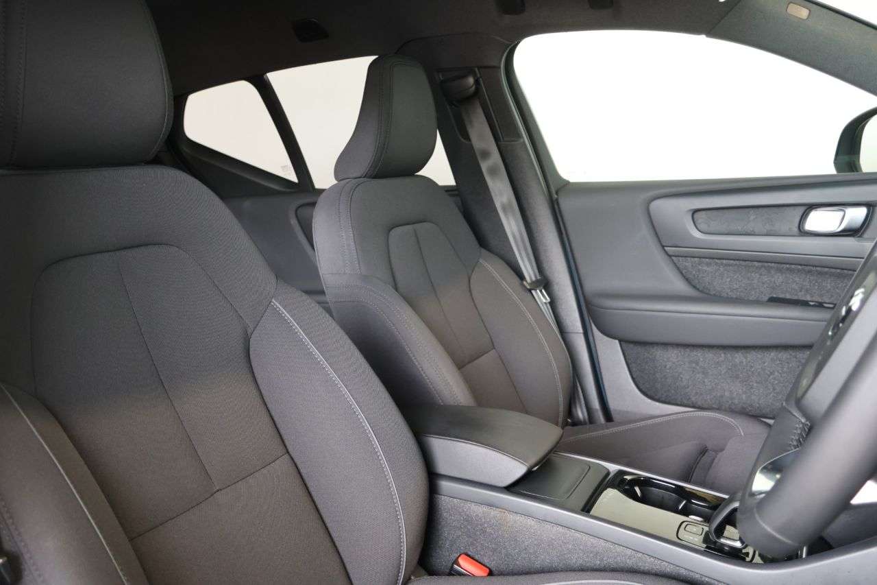 2023 VOLVO XC40 2023 VOLVO XC40