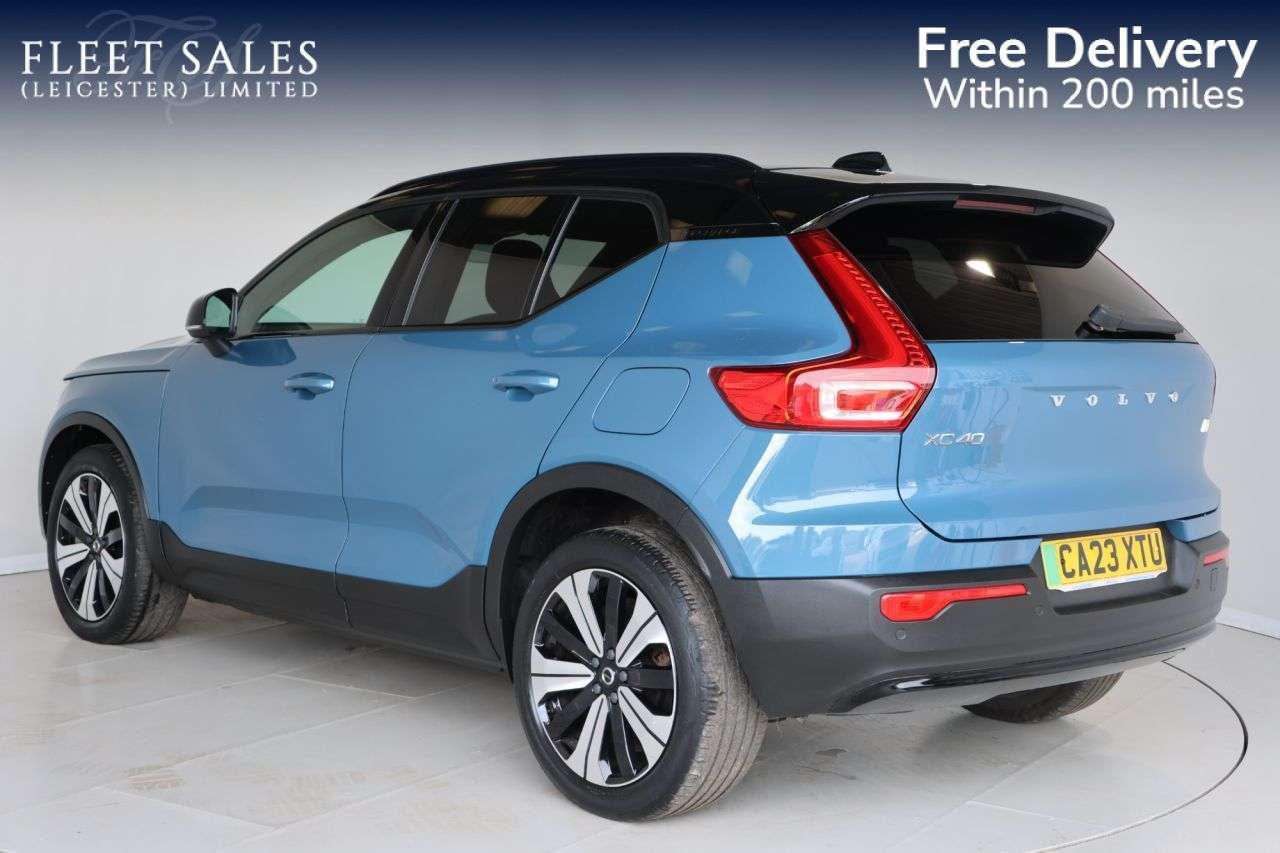2023 VOLVO XC40 2023 VOLVO XC40