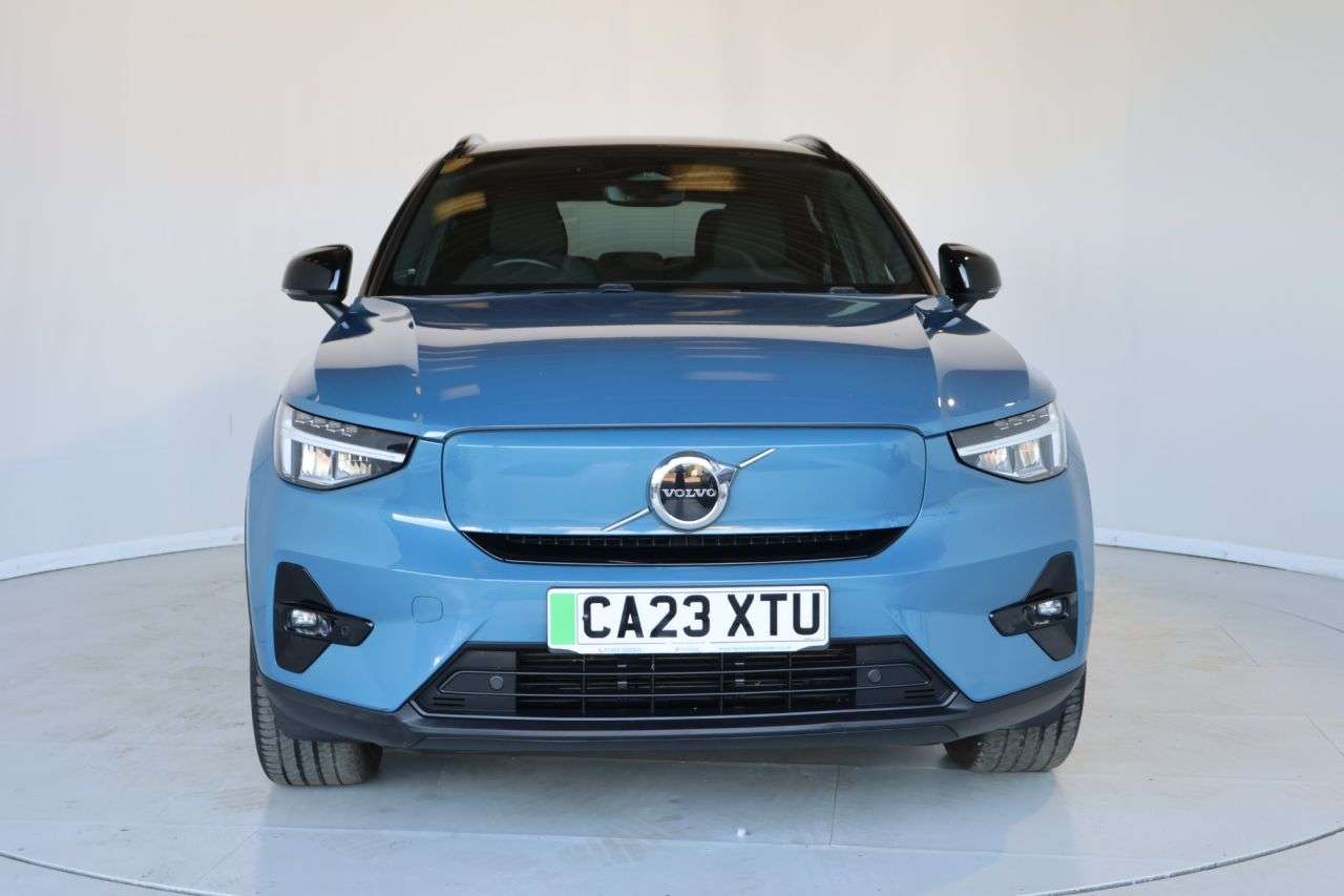 2023 VOLVO XC40 2023 VOLVO XC40