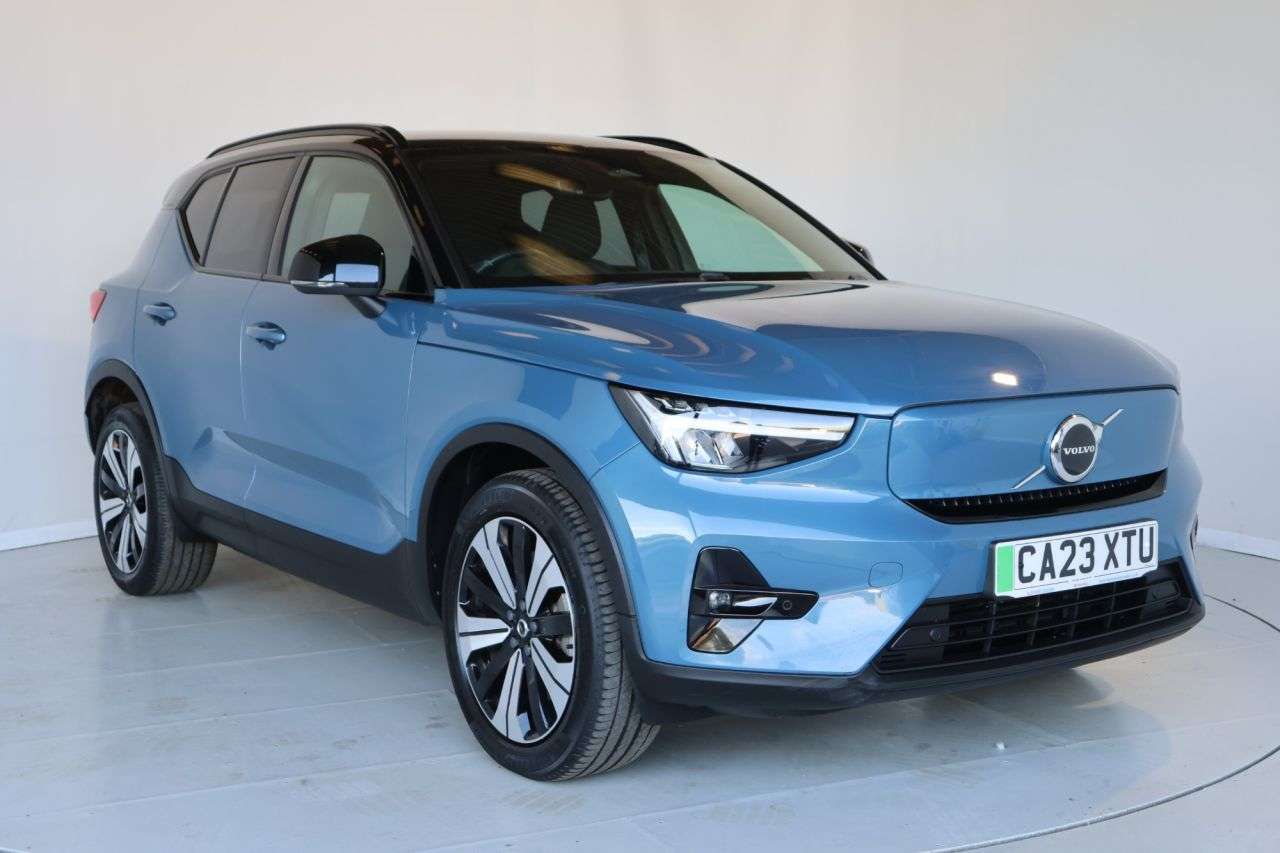 2023 VOLVO XC40 2023 VOLVO XC40