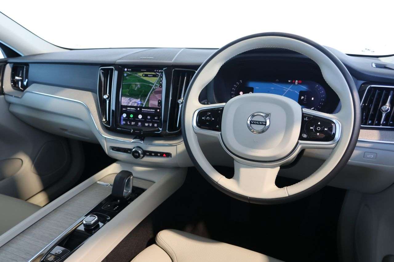 2023 VOLVO XC60 2023 VOLVO XC60