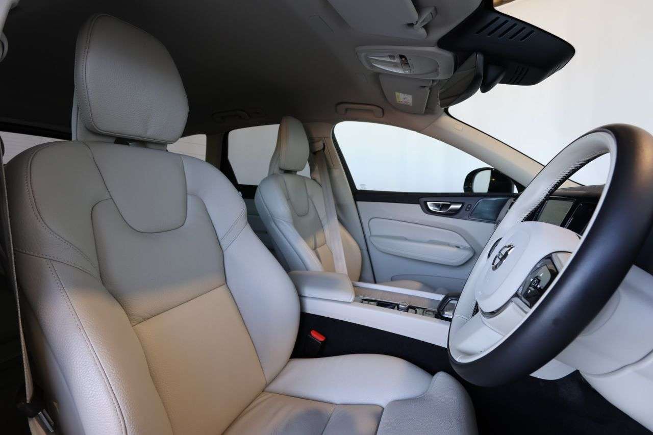 2023 VOLVO XC60 2023 VOLVO XC60