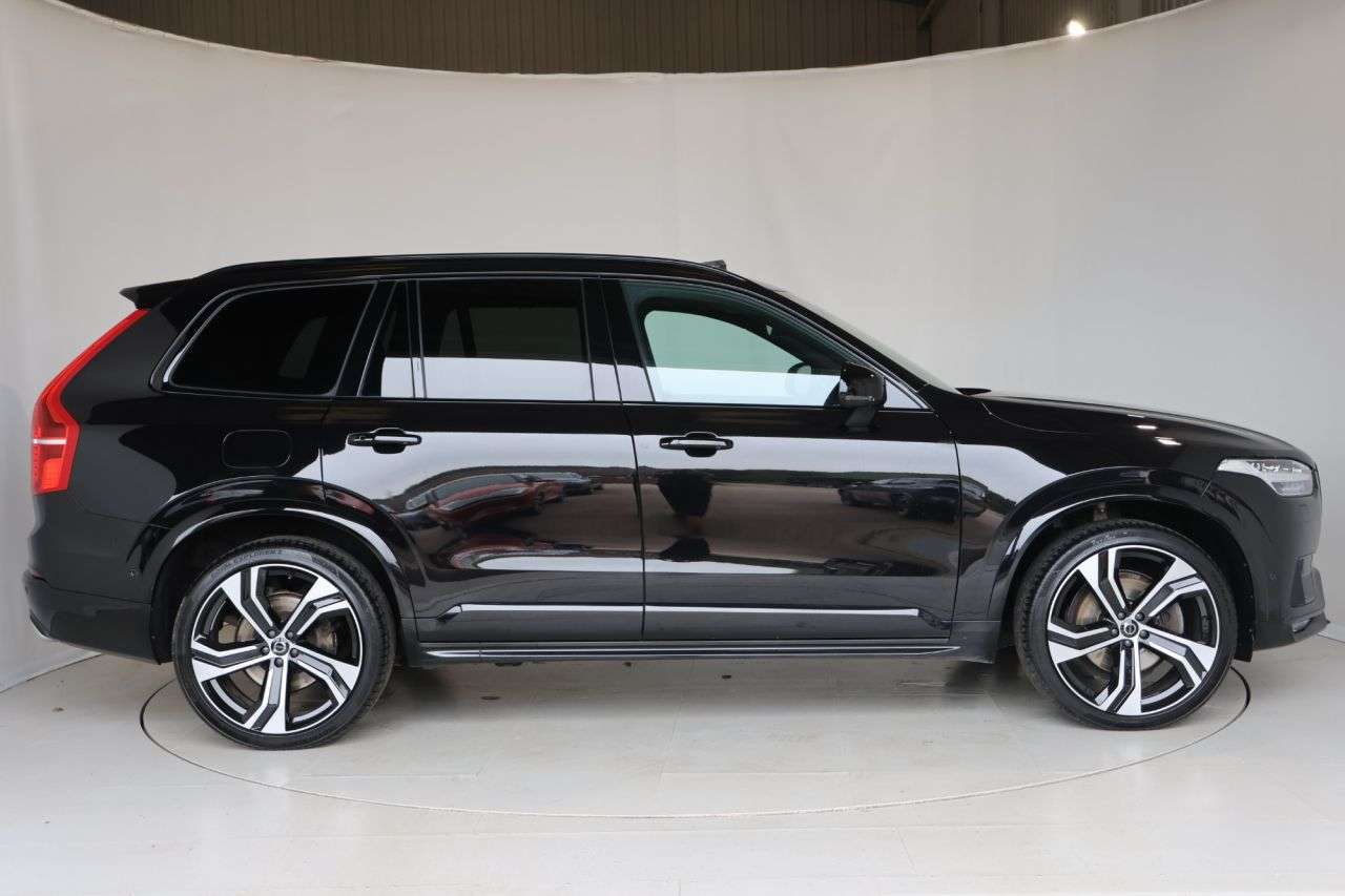 A 2021 VOLVO XC90 2.0 B5 MHEV R-Design Pro SUV 5dr Diesel Hybrid Auto 4WD Euro 6 (s/s) (235 p A 2021 VOLVO XC90 2.0 B5 MHEV R-Design Pro SUV 5dr Diesel Hybrid Auto 4WD Euro 6 (s/s) (235 p