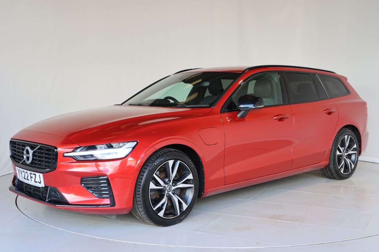 A 2022 VOLVO V60 2.0h T6 Recharge 18.8kWh R-Design Estate 5dr Petrol Plug-in Hybrid Auto AWD A 2022 VOLVO V60 2.0h T6 Recharge 18.8kWh R-Design Estate 5dr Petrol Plug-in Hybrid Auto AWD