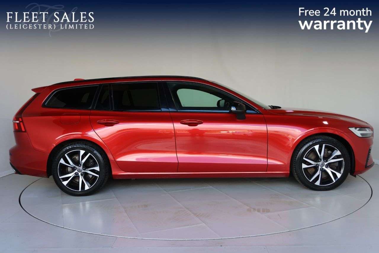 A 2022 VOLVO V60 2.0h T6 Recharge 18.8kWh R-Design Estate 5dr Petrol Plug-in Hybrid Auto AWD A 2022 VOLVO V60 2.0h T6 Recharge 18.8kWh R-Design Estate 5dr Petrol Plug-in Hybrid Auto AWD