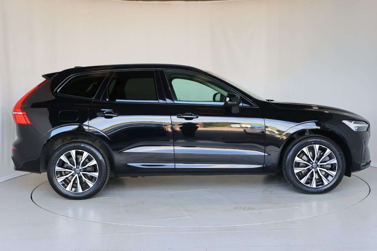 A 2023 VOLVO XC60 2.0 B5 MHEV Plus SUV 5dr Petrol Hybrid Auto AWD Euro 6 (s/s) (250 ps) HEATE A 2023 VOLVO XC60 2.0 B5 MHEV Plus SUV 5dr Petrol Hybrid Auto AWD Euro 6 (s/s) (250 ps) HEATE