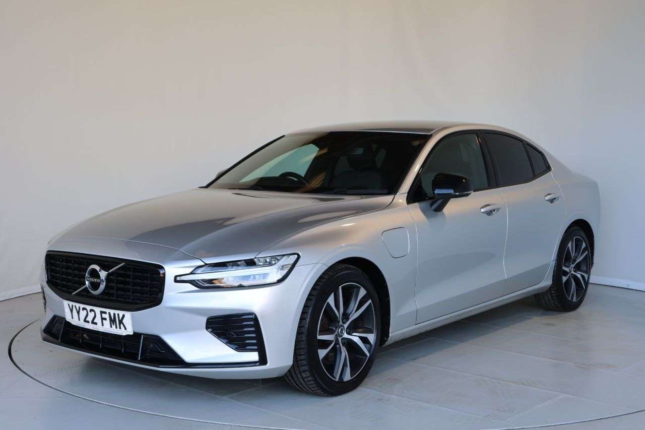 A 2022 VOLVO S60 2.0h T8 Recharge 11.6kWh R-Design Saloon 4dr Petrol Plug-in Hybrid Auto AWD A 2022 VOLVO S60 2.0h T8 Recharge 11.6kWh R-Design Saloon 4dr Petrol Plug-in Hybrid Auto AWD