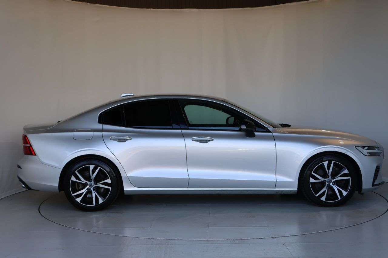 A 2022 VOLVO S60 2.0h T8 Recharge 11.6kWh R-Design Saloon 4dr Petrol Plug-in Hybrid Auto AWD A 2022 VOLVO S60 2.0h T8 Recharge 11.6kWh R-Design Saloon 4dr Petrol Plug-in Hybrid Auto AWD
