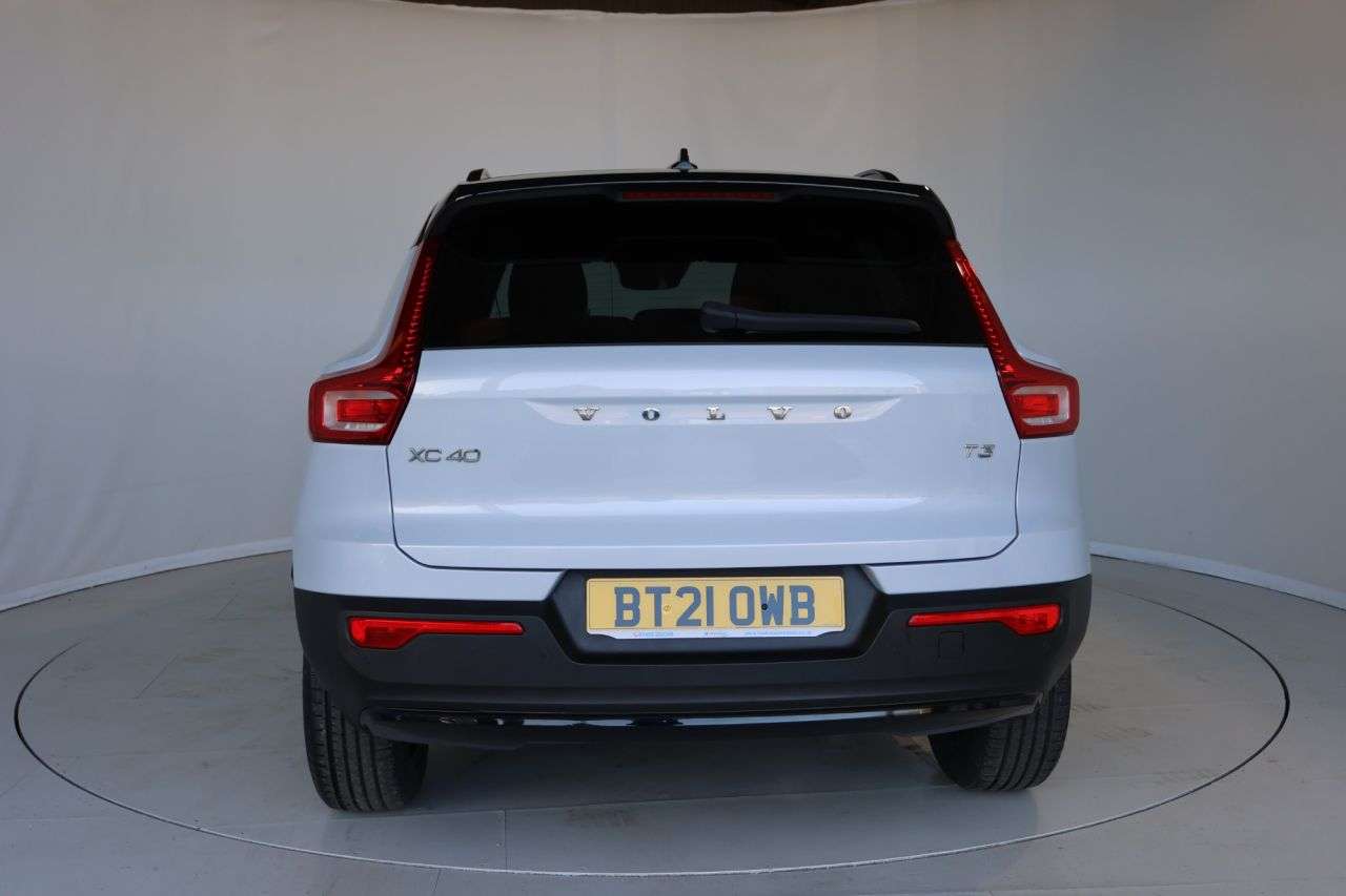 2021 VOLVO XC40 2021 VOLVO XC40