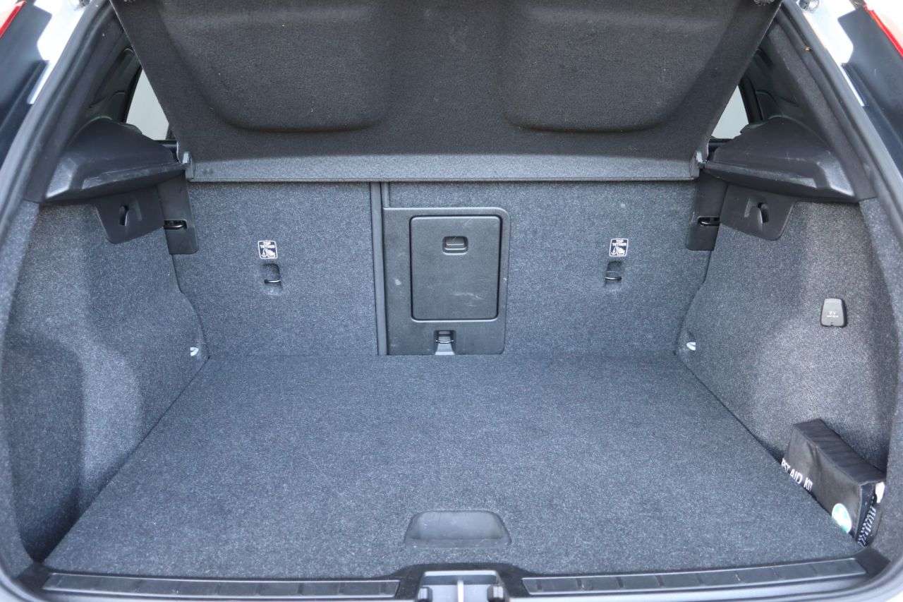 2021 VOLVO XC40 2021 VOLVO XC40