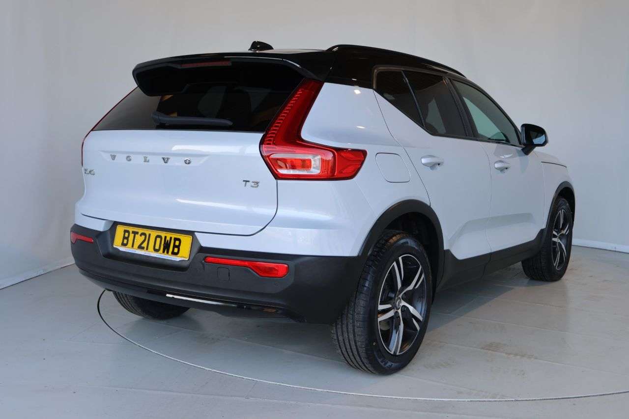 2021 VOLVO XC40 2021 VOLVO XC40